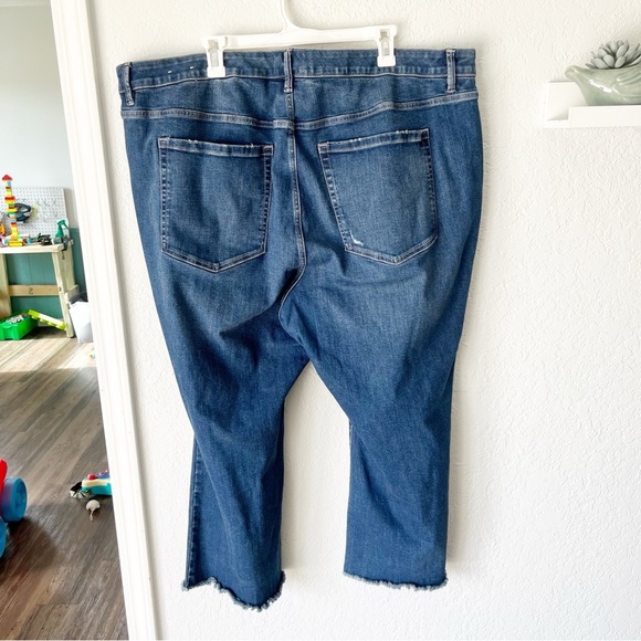 Lane Bryant Jeans Women's 26 Raw Hem Distressed Mid-Rise Cropped Flare - Picture 6 of 10